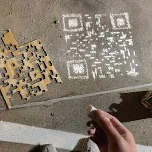 badly drawing qr code with chalk